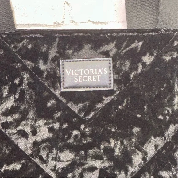 Victoria's Secret Bag Black Crushed Velvet Weekender Tote Purse Beach Book Bag - Picture 4 of 9